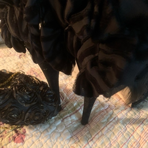Black Stilettos Beautiful with feathers - Picture 5 of 5